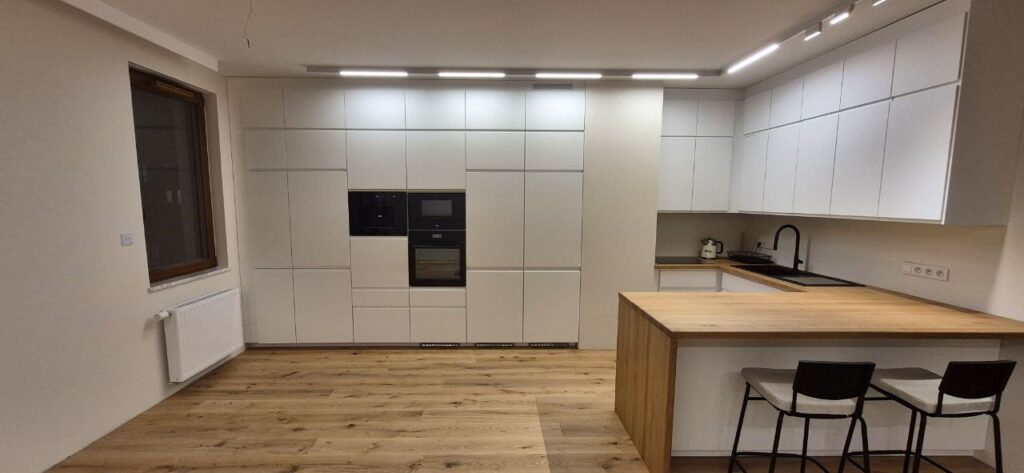 montazh-napolnykh-pokrytij-4