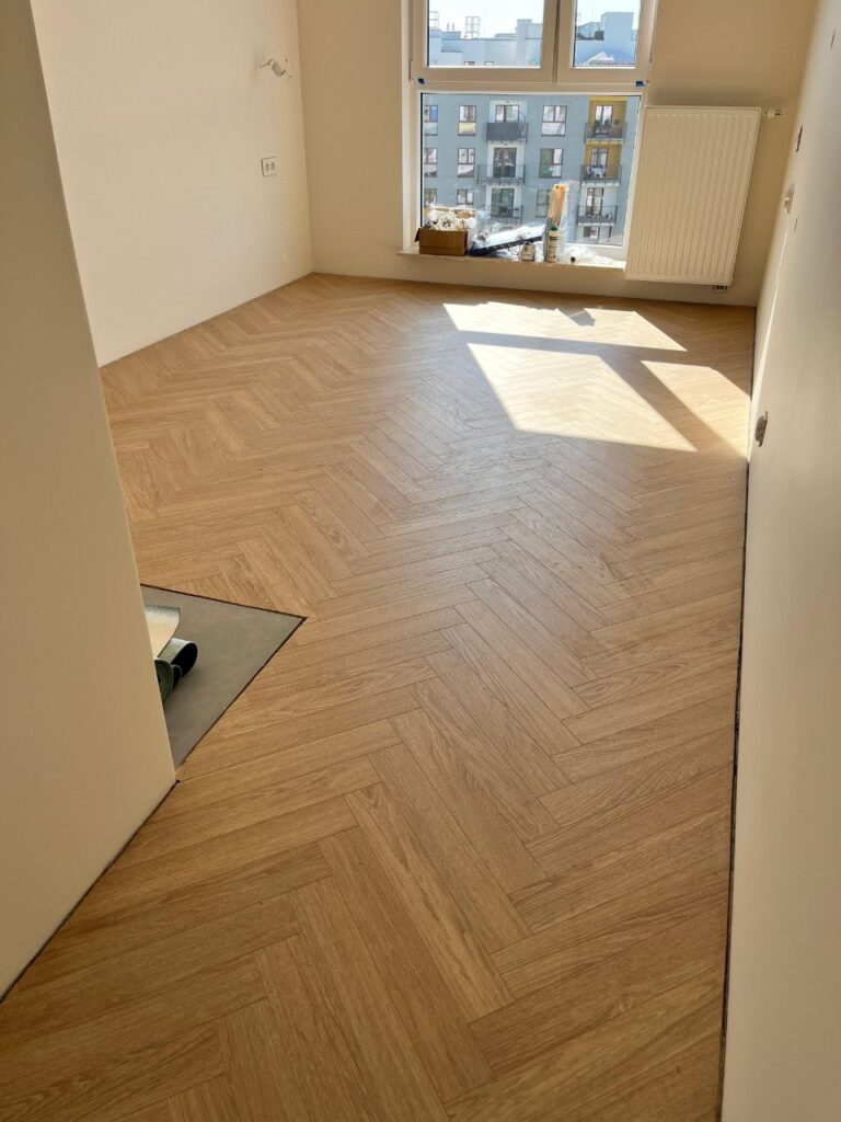 montazh-napolnykh-pokrytij-5