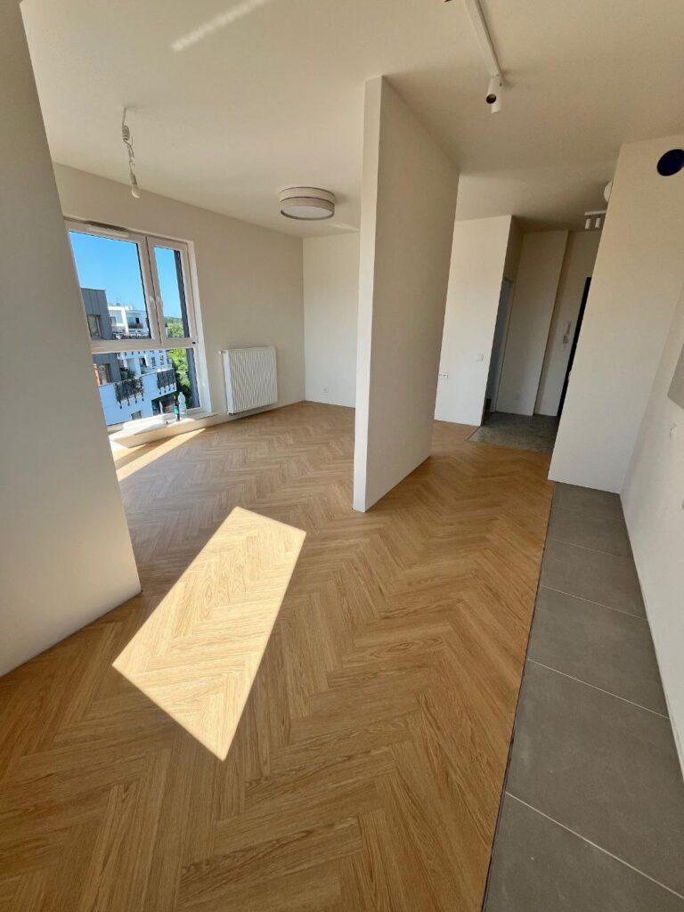 montazh-napolnykh-pokrytij-6